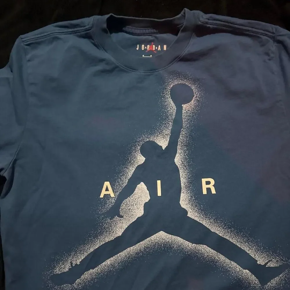 Jordan Men's Navy and Blue T-shirt